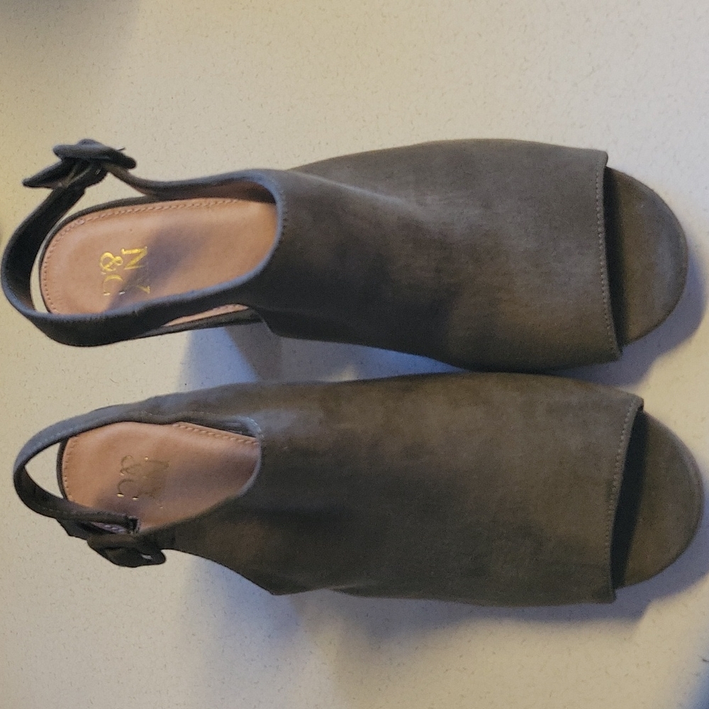 NY&C Slideon Heels with strap